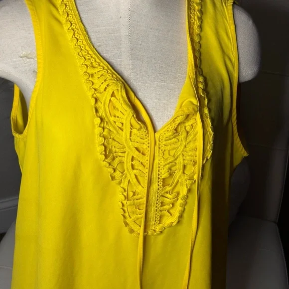 Tacera Yellow Lace Detail Tank Top - Picture 2 of 4